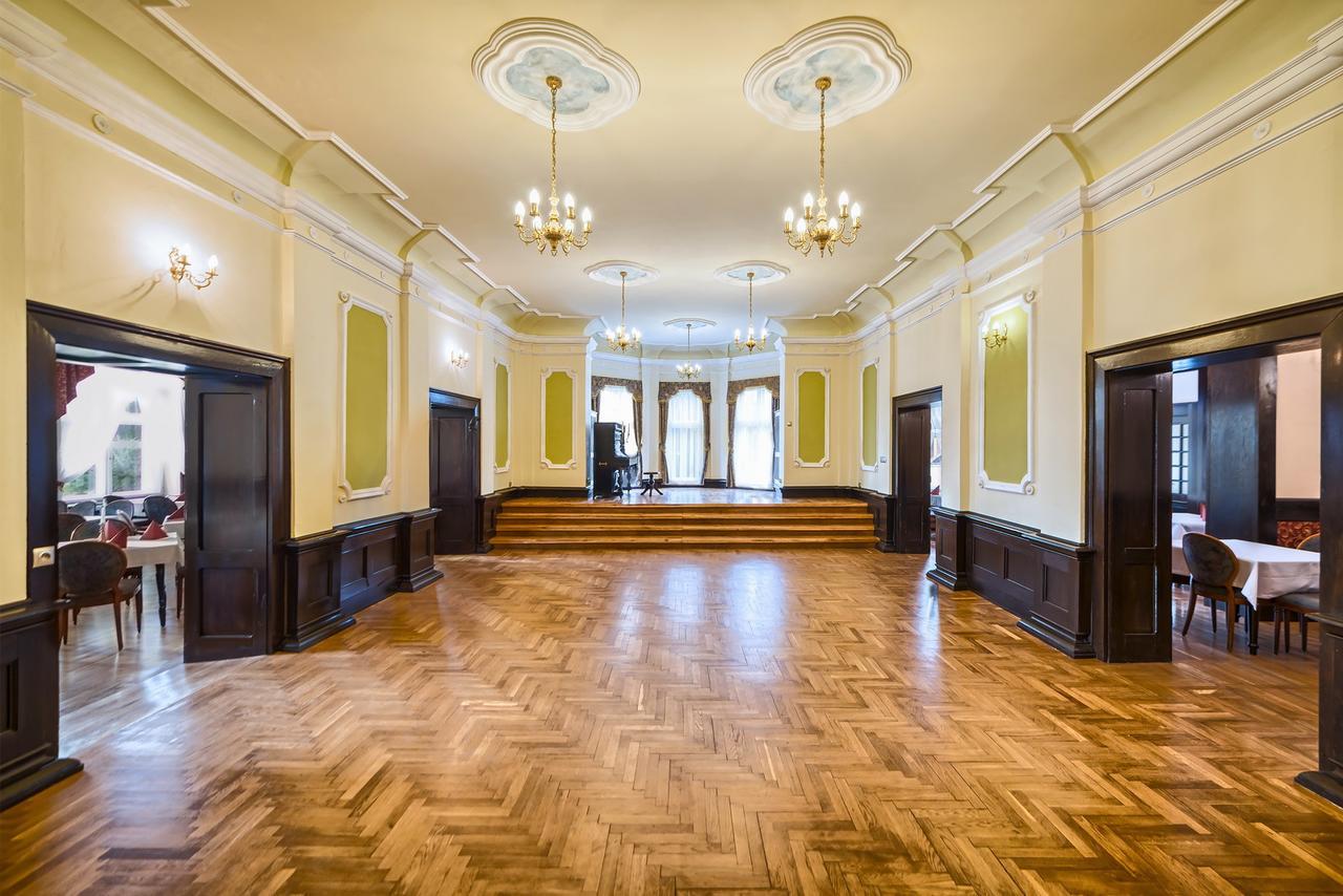 Palac Klanino Εξωτερικό φωτογραφία
